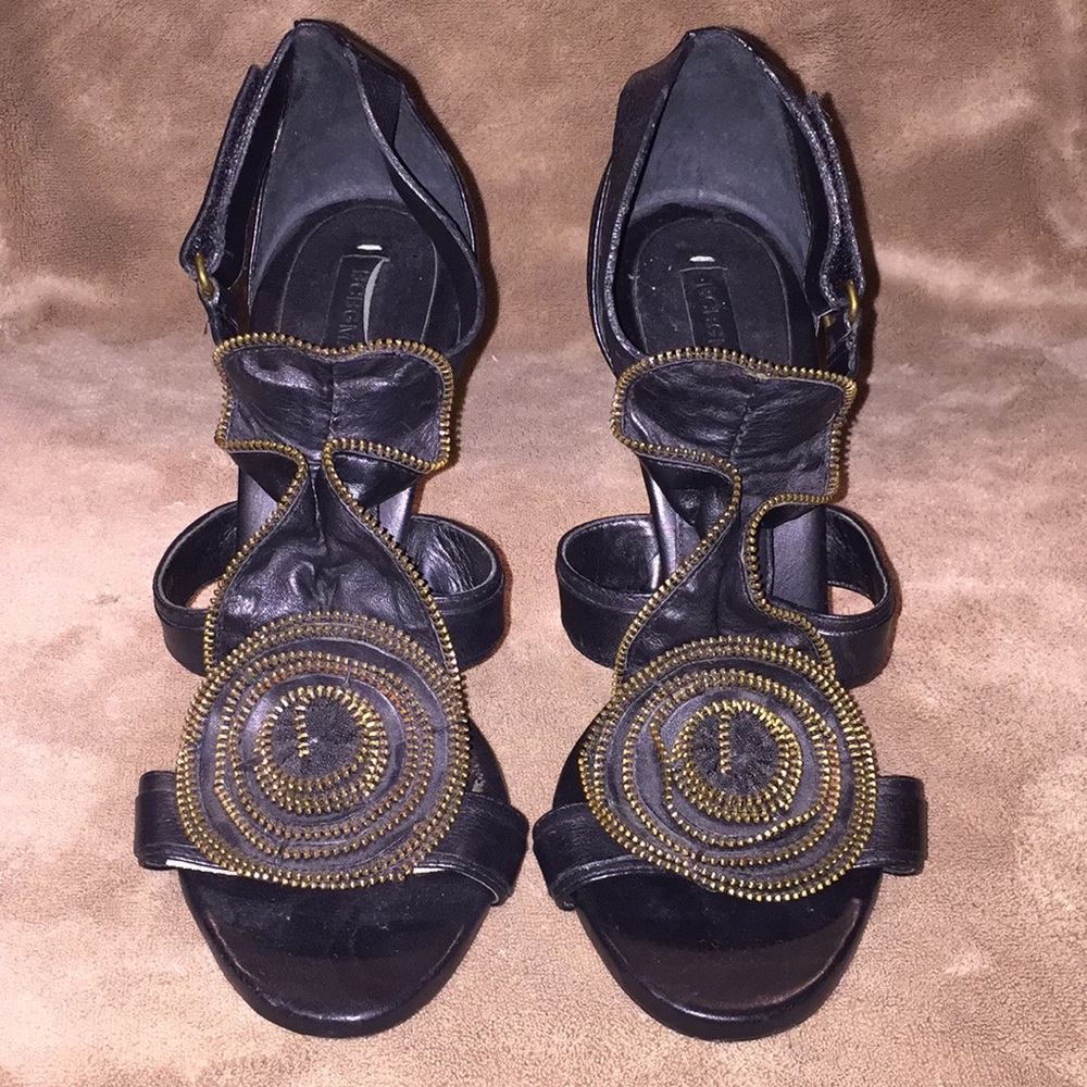 BCBGMaxazria Sz 6.5B blk/gold leather  4” heels